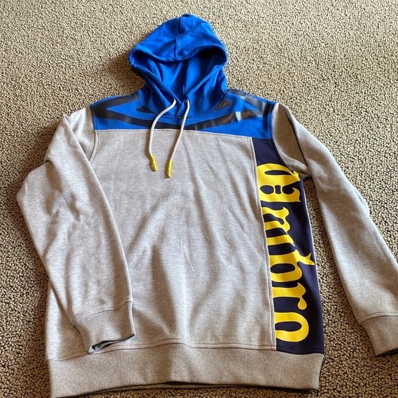 Umbro Gray Hooded Sweatshirt Size Medium in Like New Condition - Picture 1 of 8